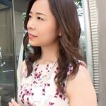 「えっ電話中に突っ込むの!?」声殺して快感に沈む【里奈さん】01