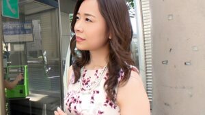 「えっ電話中に突っ込むの!?」声殺して快感に沈む【里奈さん】01