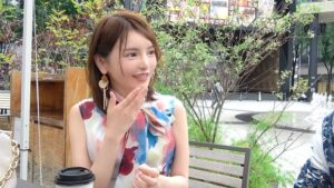 「マジで、旦那にバレんぞこれ…」電話中に腰振るセレブ妻【広瀬りおな 32歳 人妻】01