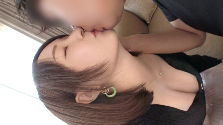 「巨乳を見せつけるように跨がって…」主婦の浮気が激しすぎる【しずく 32歳 専業主婦】02