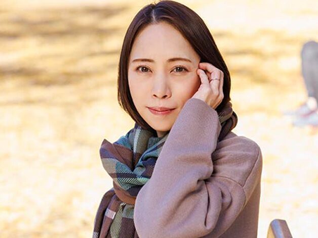 「美容だけじゃ足りひんやん！」と笑いながら欲望を解放する色香漂う熟女01