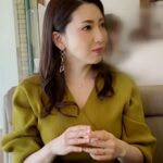 マジで堪らん…旦那の前でバック突きされながらフェラ奉仕【ヒカリ 32歳 巨乳妻】01