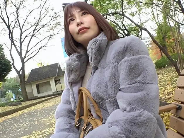 「チ○ポ欲しくてDMしました…♡」セレブ妻が巨尻揺らして懇願ピストン01