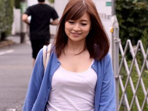“息子みたいな存在”のはずが…なぜかお風呂上がりに誘惑してくる彼女01
