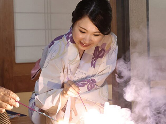 夫を裏切る罪悪感ごと蕩ける背徳の抱擁01