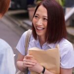 「母の友人が元カノ？」人妻と熟女の再会に息子も赤面01