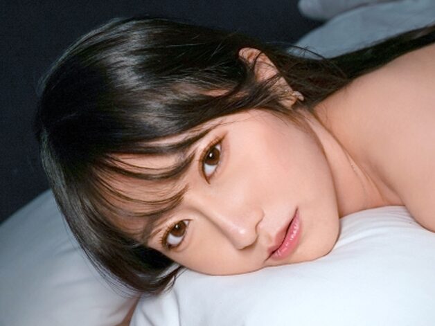清楚に見えた人妻OLが5年ぶりの体験で色気と背徳が溶け合う濡れた物語01