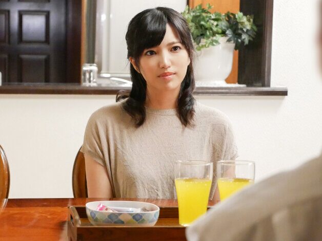 欲求不満の熟女ママが一線を越え根元まで貫かれる瞬間01